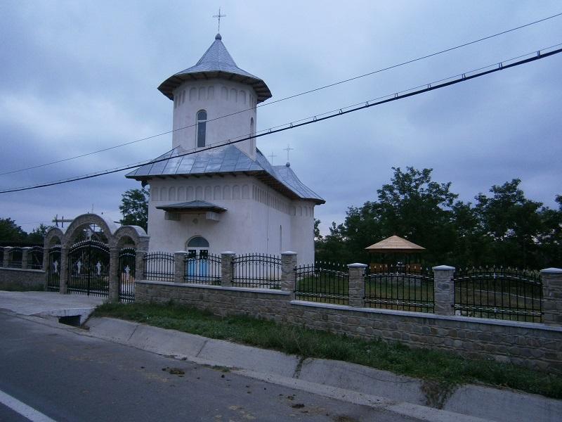 Biserica - vedere exterioară